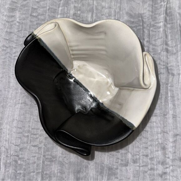 Handcrafted Stoneware Ivory Black Guacamole Bowl - Picture 2 of 6